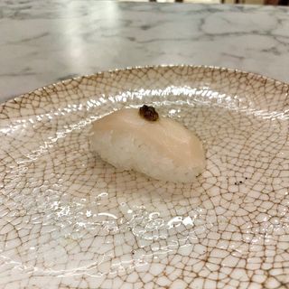 Sushi Nigiri Pez Mantequilla Trufado (2 Pzs.)