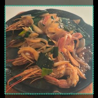 Gambón con cebolla, jengibre y puerro