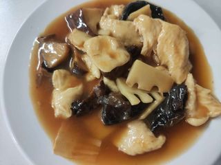 77. Pollo con bambù funghi