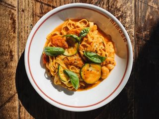 Домашні Фетучіні з креветками та цукіні (300г)