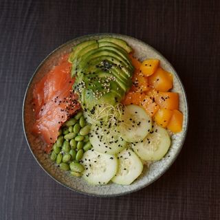 Bowl de salmón y aguacate