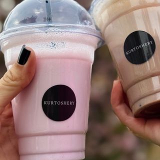 Полуничний молочний коктейль