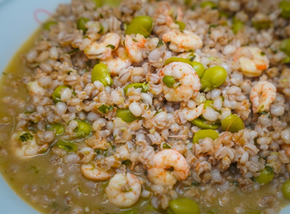 Orzo s bobom i kozicama