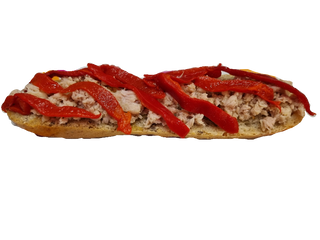 Tostada Premium De Pimiento Morrón, Atún Y AOVE + Café a elegir + Zumo