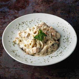 Pasta sa piletinom i pečurkama