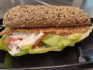 Panino con filetto di spigola