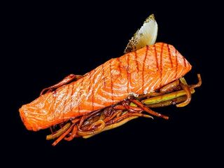 Стейк з лосося (320g)