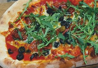 Пица с доматена паста (550г)