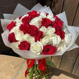   Bouquet Rouge et Blanc avec emballage
