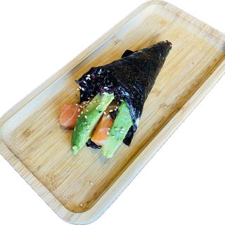 120A. Temaki De Salmon Y Aguacate