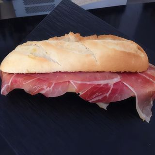 Bocadillo xamón serrano