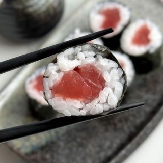 448. Maki de tuna (8 pzs.)
