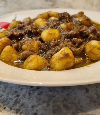 Carrillera de vaca con ñoquis 