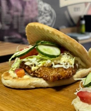 Pohovana piletina u lepinji