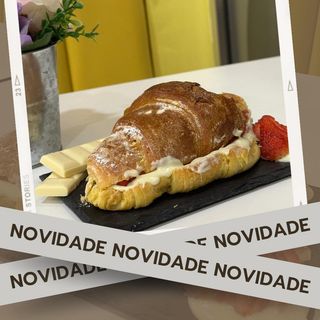 Croissant Choc. Branco c/Morangos