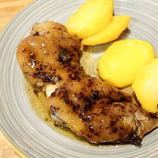 Pies de cerdo a la cerveza