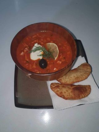 Солянка с пирожками с картошкой