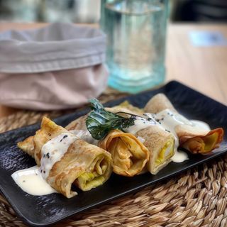 Crepes De Langostino Con Gorgonzola Y Cúrcuma