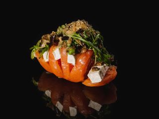 Домати с прясно биволско сирене (350г)