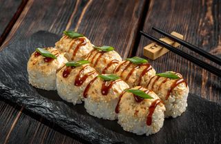 Запечений рол з вугрем (340г/8шт)