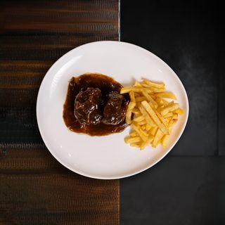 Rabo de toro estofado