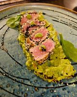 Tataki de ton cu guacamole si vasabi