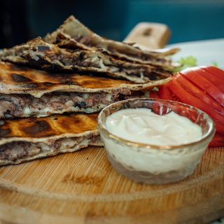 Тошка с кашкавал