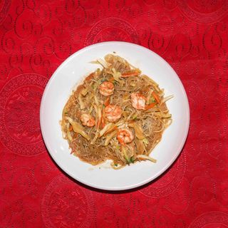 Spaghetti di soia con verdure e gamberi