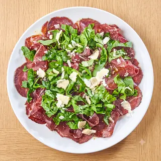 Bresaola Con Rucola E Scaglie Di Grana