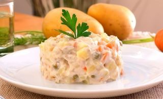 Tapa De Ensaladilla Con Picos