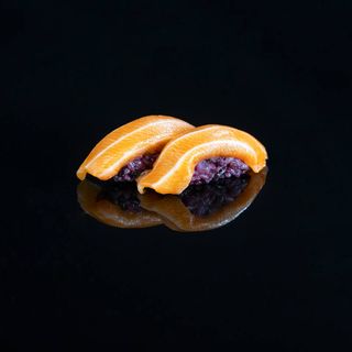 250. Nigiri Black Salmón (2 Uds.)