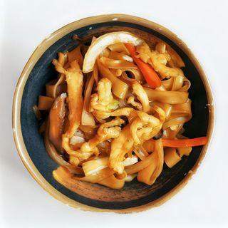 36. Yakikomemen Con Pollo (Ración)