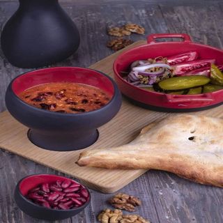 Лобіо гаряче з червоною квасолею в гострому соусі з соліннями 