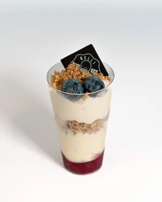 Monoporzione bicchierino con cheesecake frutti di bosco