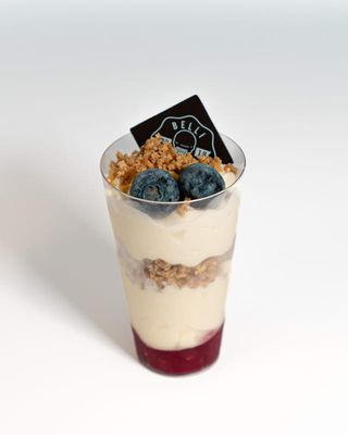 Monoporzione bicchierino con cheesecake frutti di bosco