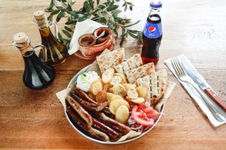 MENIU MARE CARNATI TRADITIONALI SI BAUTURA RACORITOARE