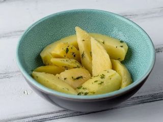 Картопля відварна з вершковим маслом, зеленю та часником (200g)