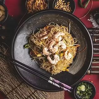 30 Spaghetti Saltati con Verdure e Gamberi