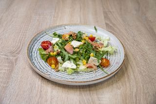 Salata cu somon afumat