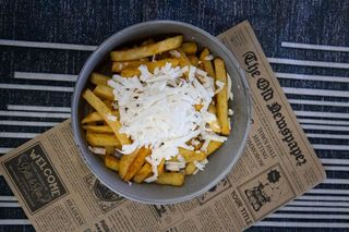 ПЪРЖЕНИ КАРТОФКИ СЪС СИРЕНЕ 250