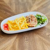 Piept de pui cu cartofi prajiți