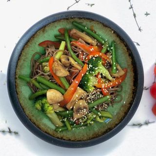 Боул №12 «Гречана локшина Soba з овочами» (260г)