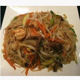 33. Fideos Chinos Fritos Con Tres Delicias