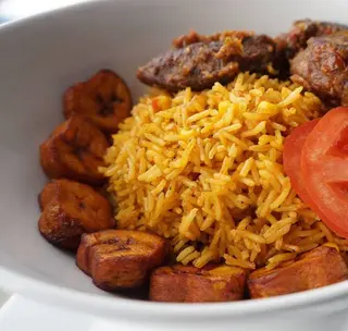 Jollof rice with beef and plantain