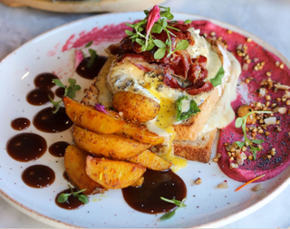 Macho ibérico benedict