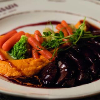 ТЕЛЯЧЕ ФІЛЕ під ожиновим джемом з пюре з молодої моркви