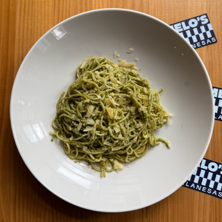 Spaguettis con salsa pesto
