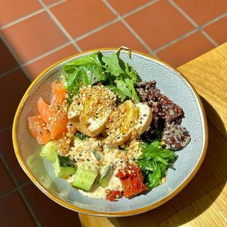 Боул з лососем