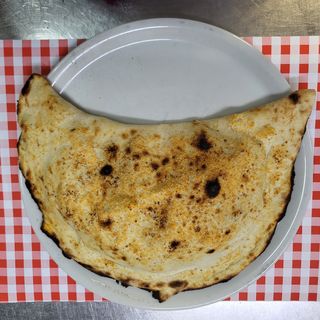 Calzone formaggioso