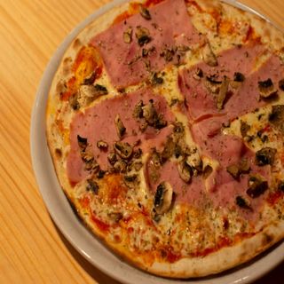 Pizza Prosciutto Funghi
